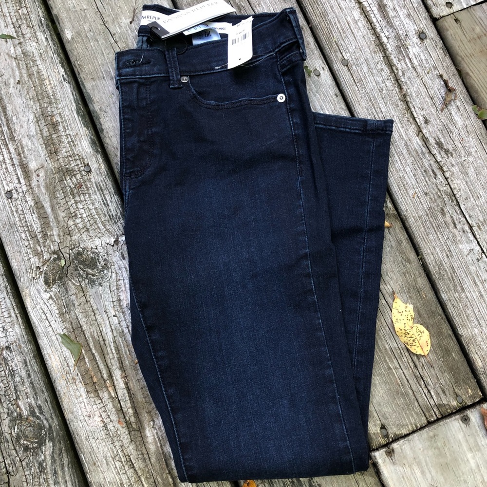 NWT Dark Blue Dye Ankle or Cropped Length Banana Rep Jeans 28R-Hemmed to 26 1/2”